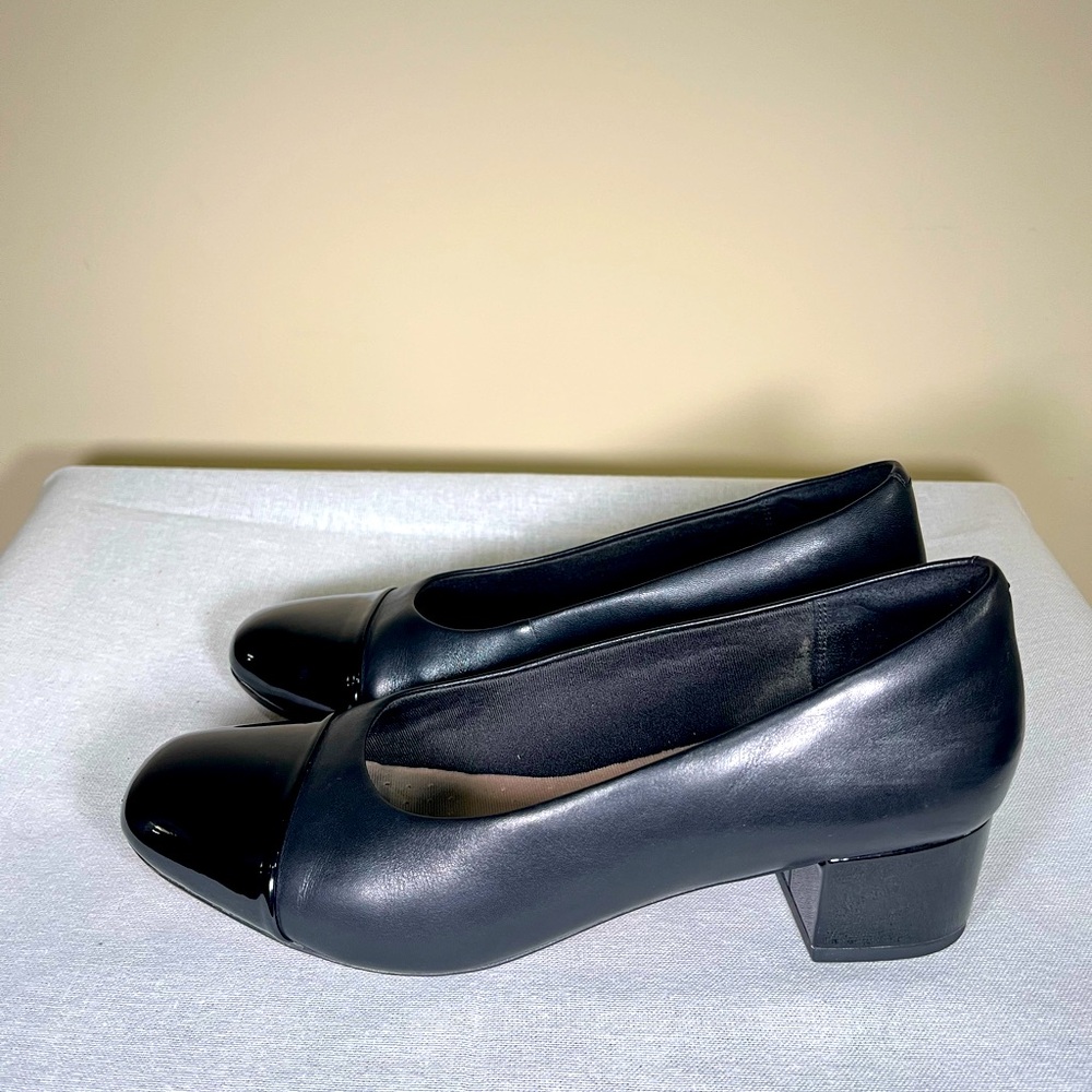 Clarks - Wedge Dress Shoes - Black / Black Patent Leather Toe